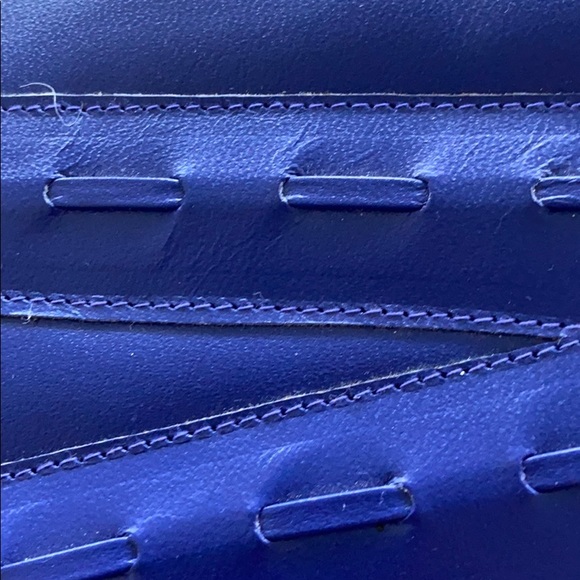 Bright blue purse - Picture 2 of 4